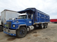 Mack RD 8x4