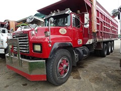 Mack RD 8x4