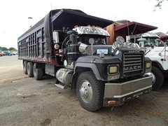 Mack RD 8x4